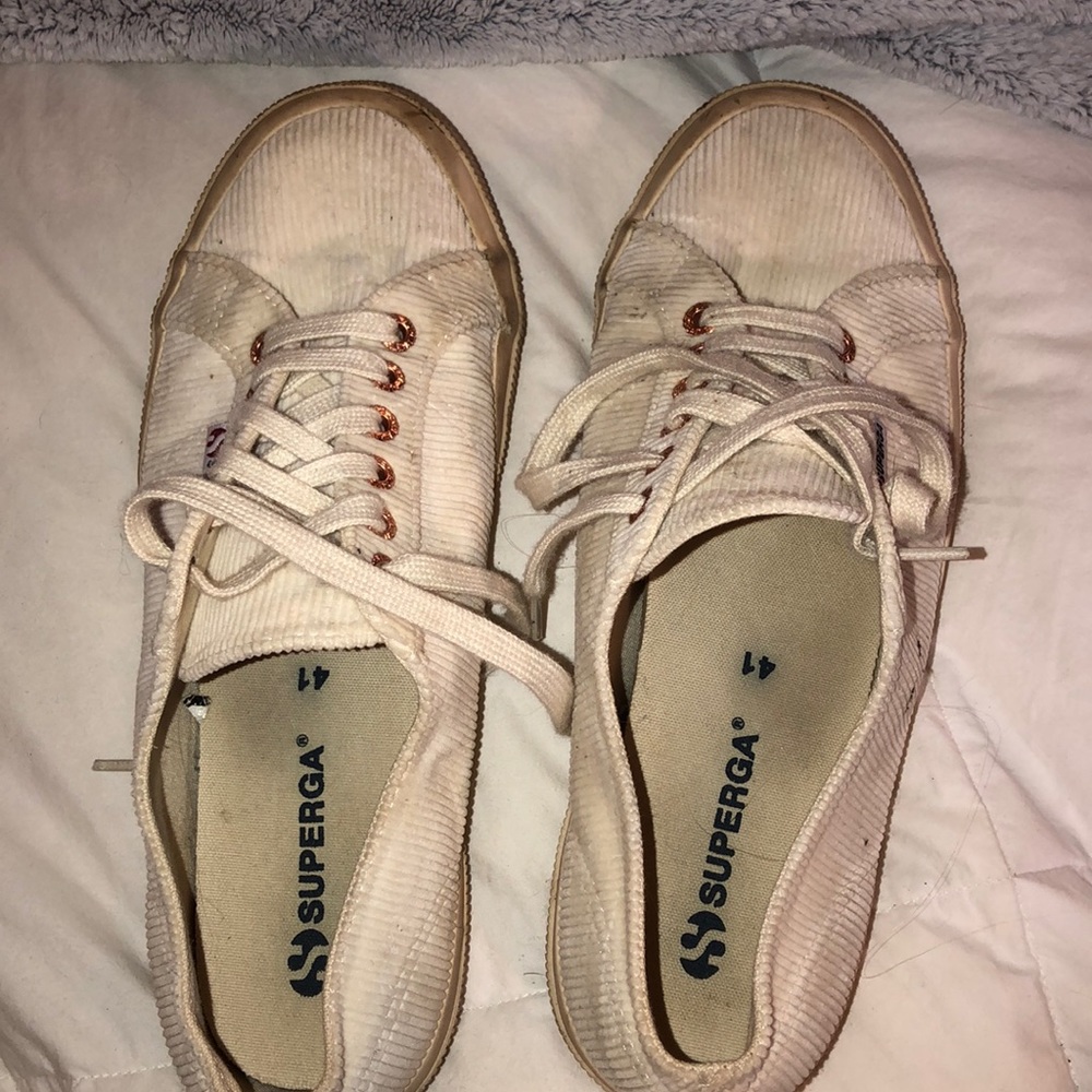 White/gold supergas